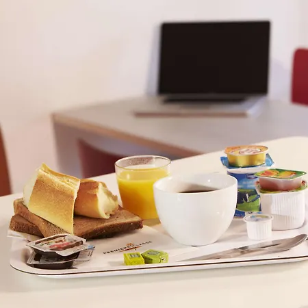 Première Classe Compiègne 2* Jaux