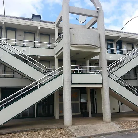 Première Classe Compiègne * Jaux