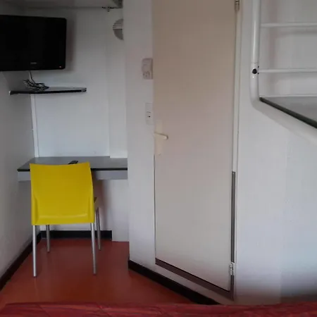 Première Classe Compiègne * Jaux
